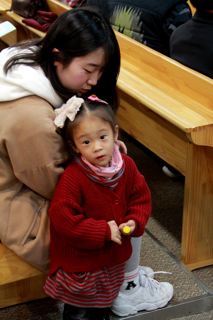 s_20151121한센선교 자선 음악회 성도 모습 (17).JPG