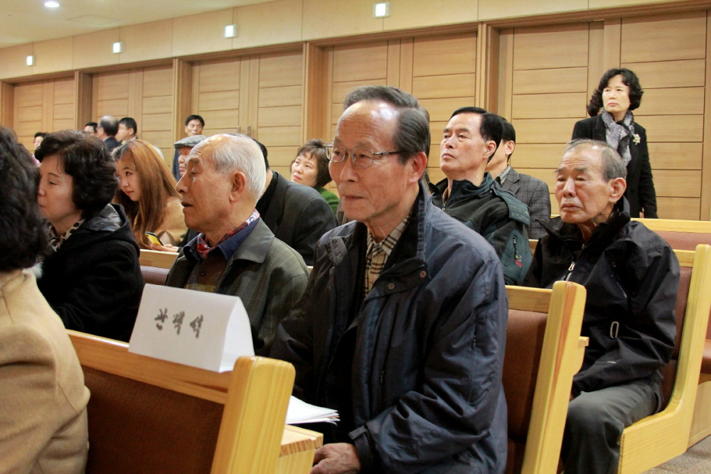 s_20151121한센선교 자선 음악회 성도 모습 (19).JPG